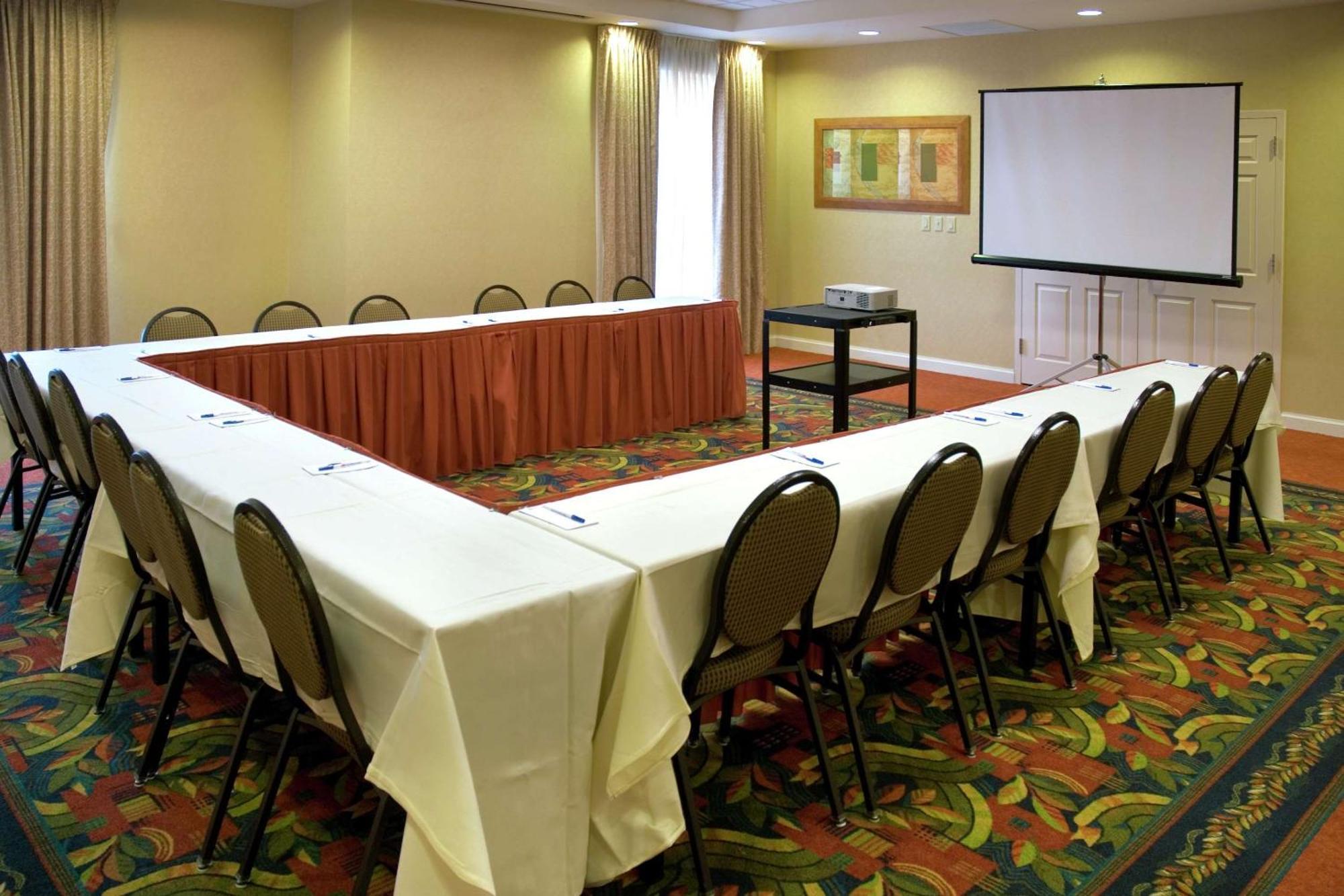 Hilton Garden Inn Newport News Luaran gambar