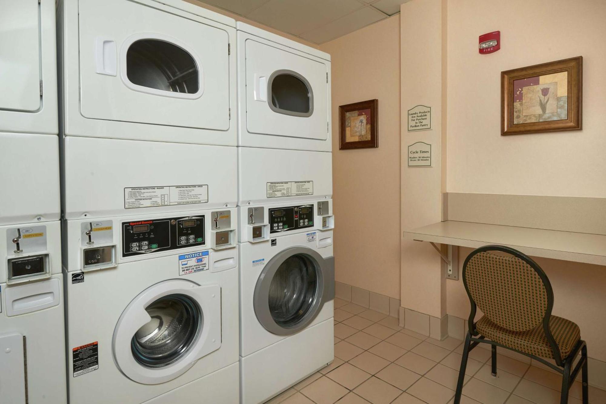 Hilton Garden Inn Newport News Luaran gambar