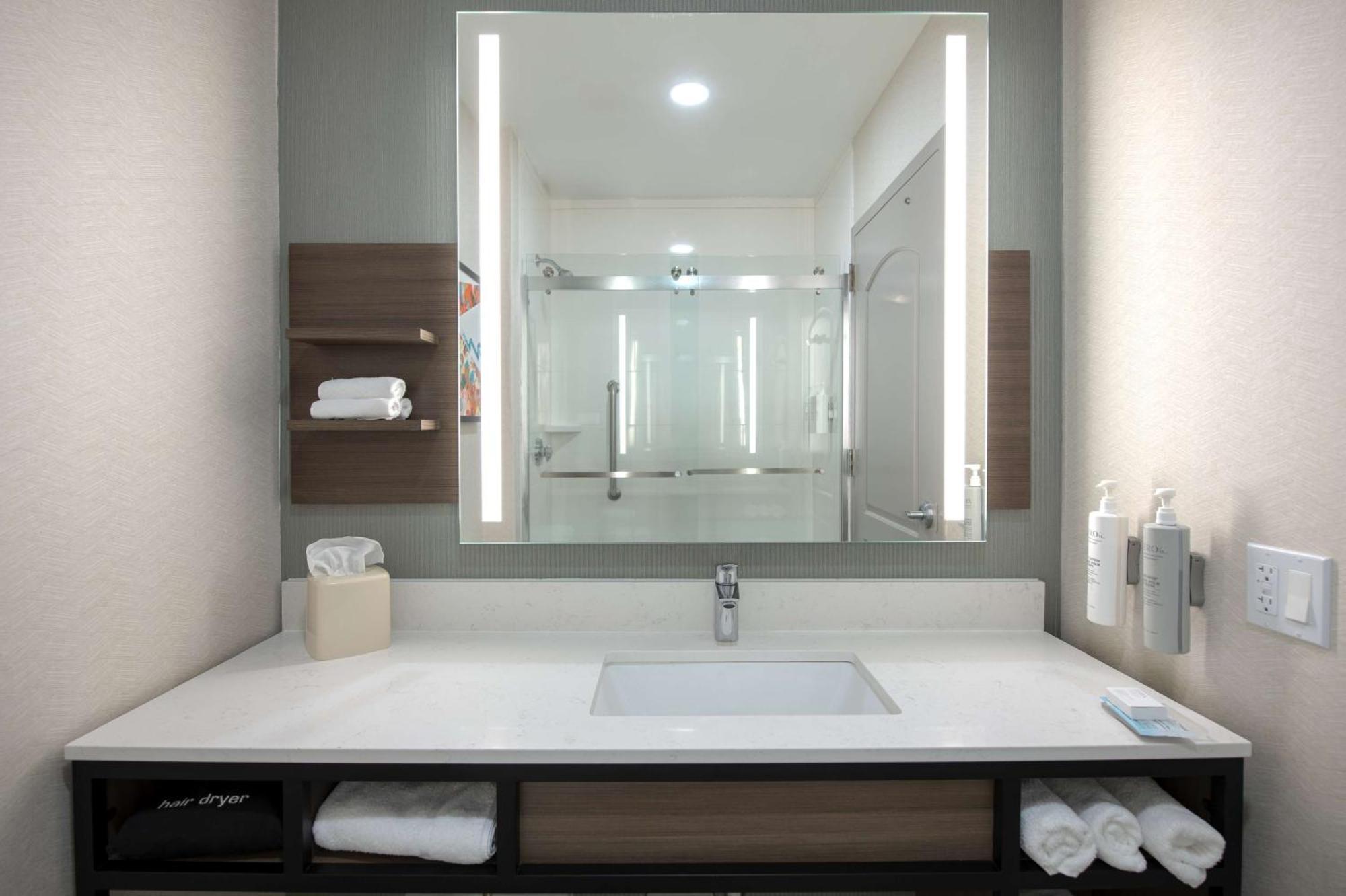 Hilton Garden Inn Newport News Luaran gambar